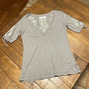 Sweet details to this shirt A&F